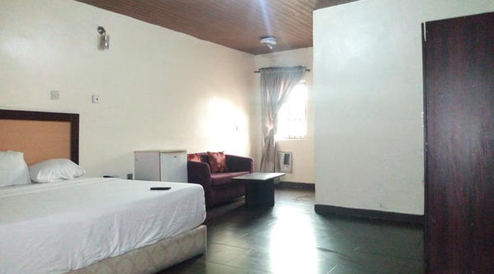 Emglo Suites