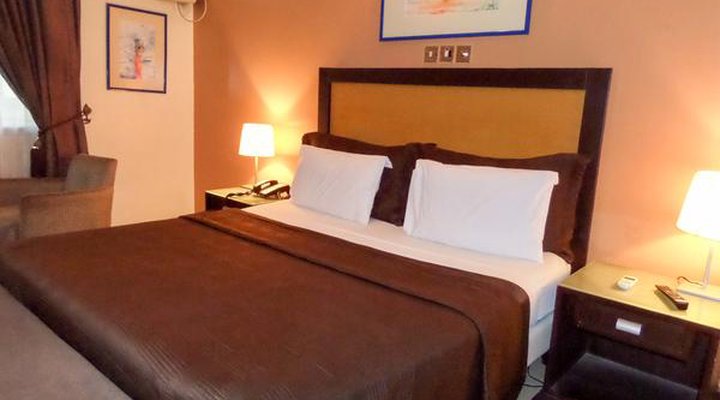 Manyxville Hotel & Suites