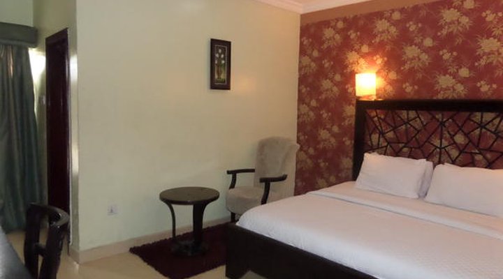 Ellis Suites