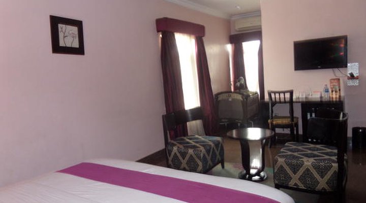 Ellis Suites
