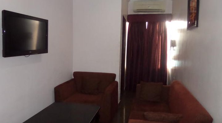 Ellis Suites