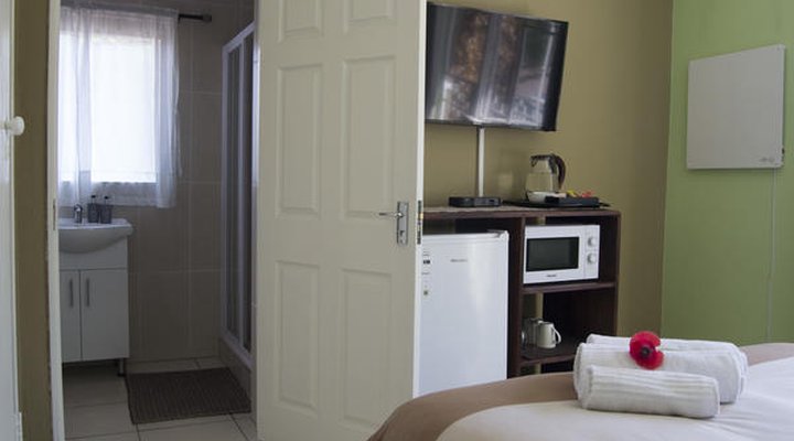 Summer Garden Guest House (Urban Jungle)