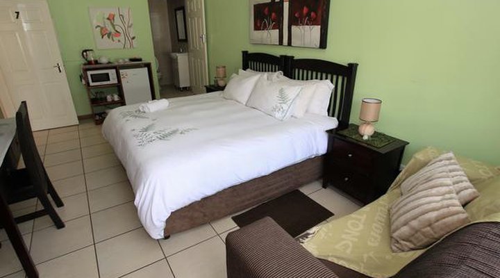 Summer Garden Guest House (Urban Jungle)