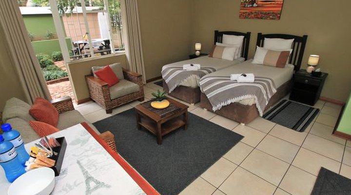 Summer Garden Guest House (Urban Jungle)