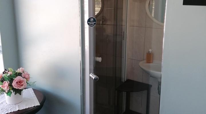 15 On Penguin Guesthouse