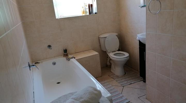 15 On Penguin Guesthouse