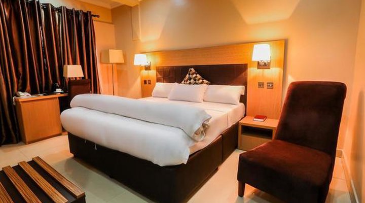 GolfView Hotel & Suites