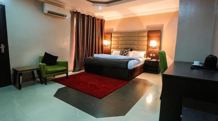 GolfView Hotel & Suites