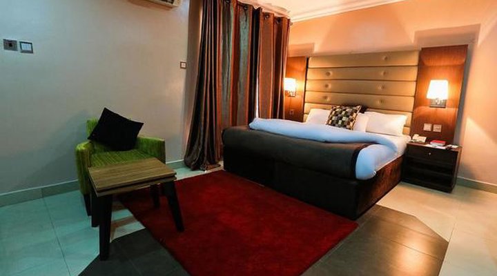 GolfView Hotel & Suites