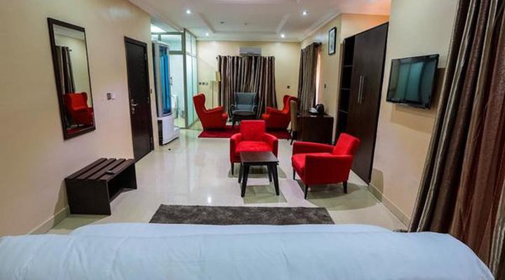 GolfView Hotel & Suites