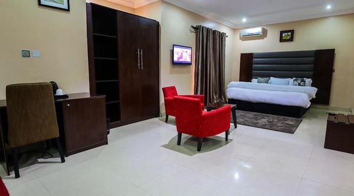 GolfView Hotel & Suites