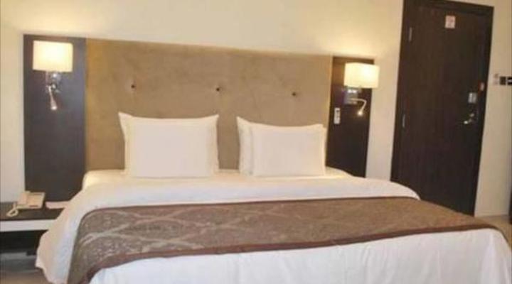 Lakeem Suites (Agboyin Surulere)