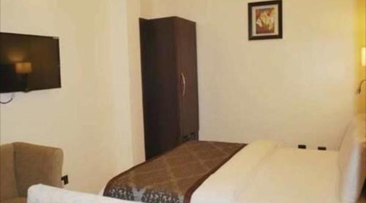 Lakeem Suites (Agboyin Surulere)