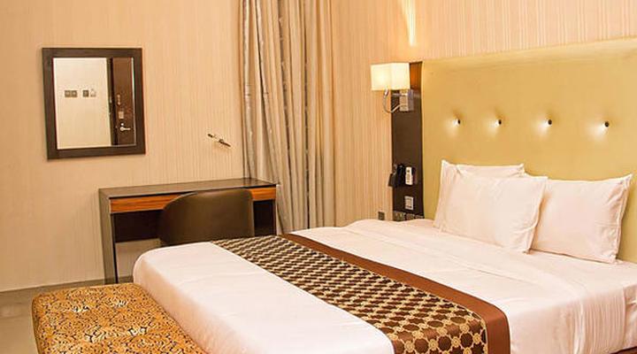 Lakeem Suites (Agboyin Surulere)