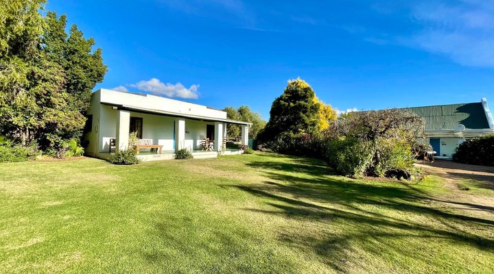 The Blue Cow Barn - Boutique Farm Accommodation 