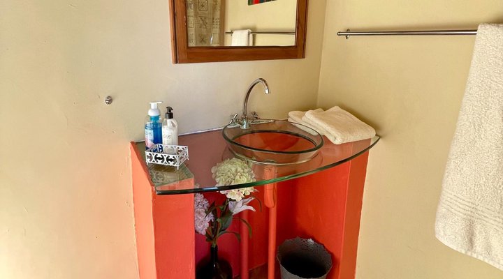 The Blue Cow Barn - Boutique Farm Accommodation 