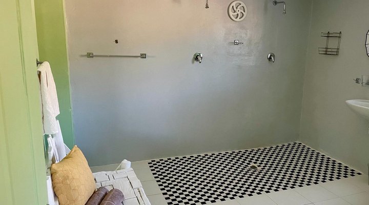 The Blue Cow Barn - Boutique Farm Accommodation 