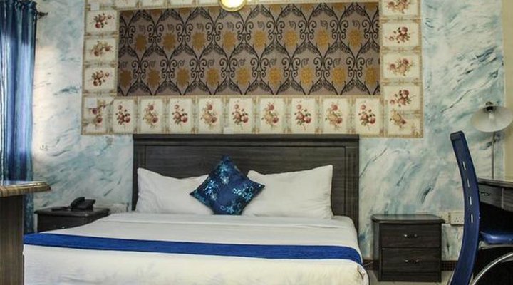 Hotel Rosebud Suites & Apartment