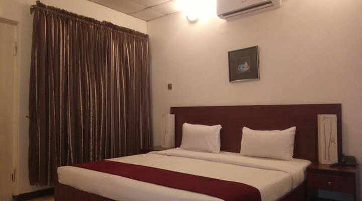 Hotel Rosebud Suites & Apartment