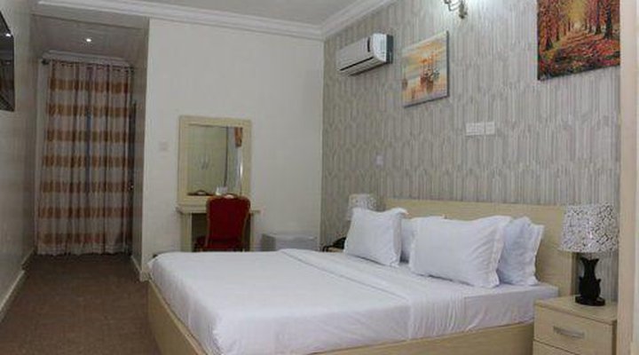 Bjorne Classic Suites