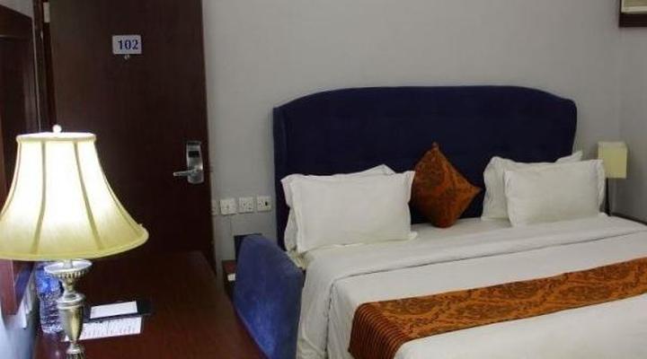 Bolton White Apartment