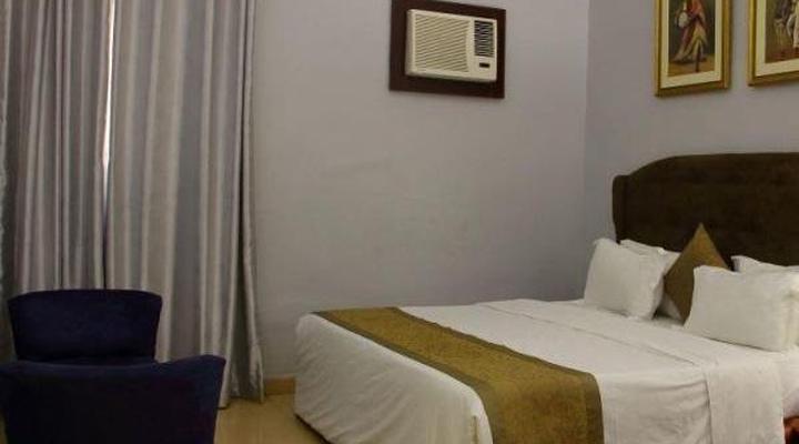 Bolton White Apartment