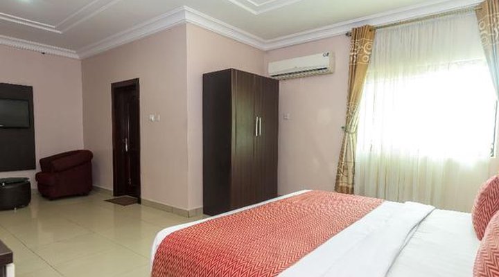 Royal Terrace Hotel & Towers