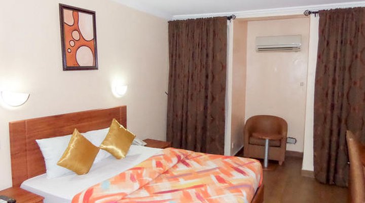 Le Real Hotel