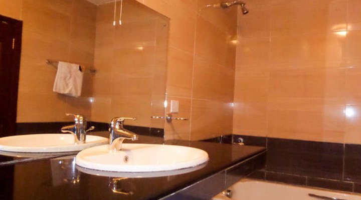 Le Real Hotel