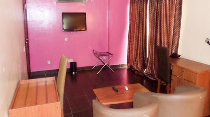 Le Real Hotel