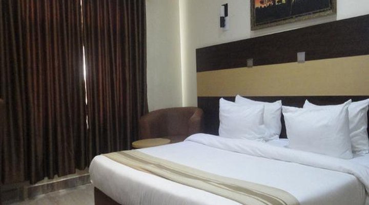 Caesar's Court Hotel and Suites