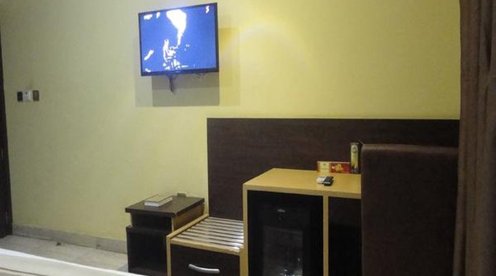 Caesar's Court Hotel and Suites