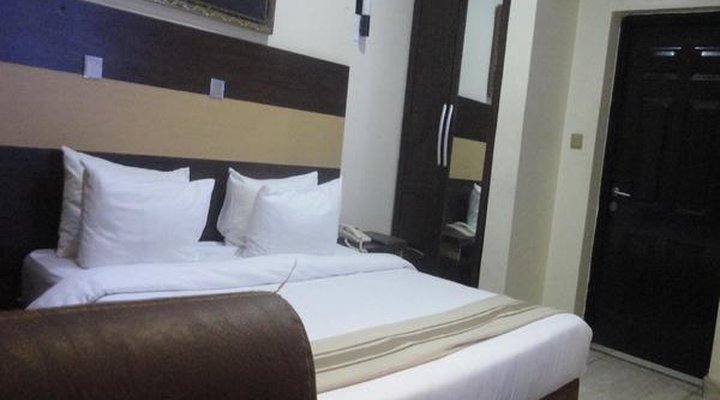 Caesar's Court Hotel and Suites