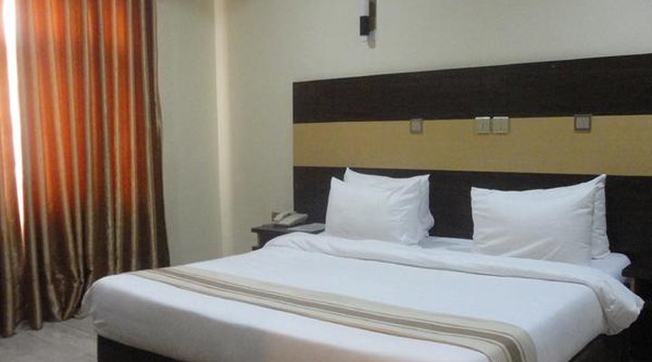 Caesar's Court Hotel and Suites