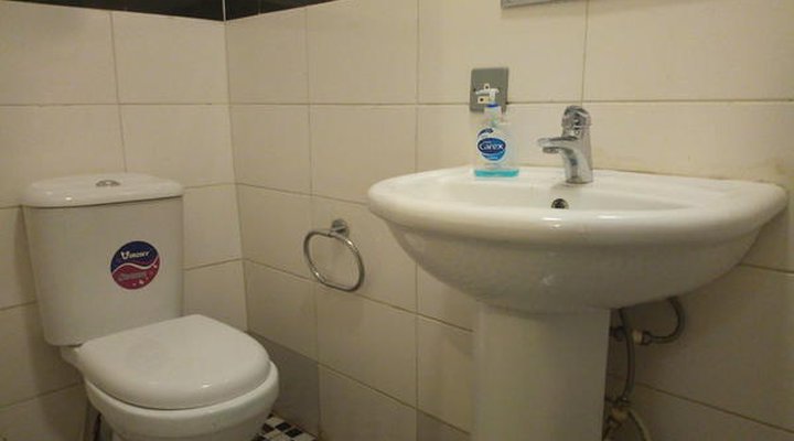 Euro Lounge and Suites