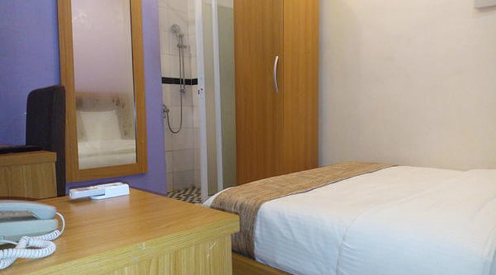 Euro Lounge and Suites