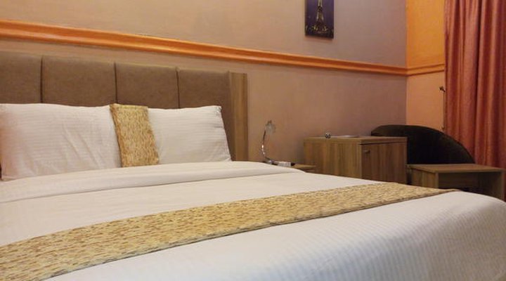 Euro Lounge and Suites