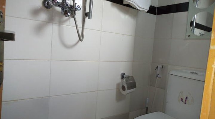 Euro Lounge and Suites