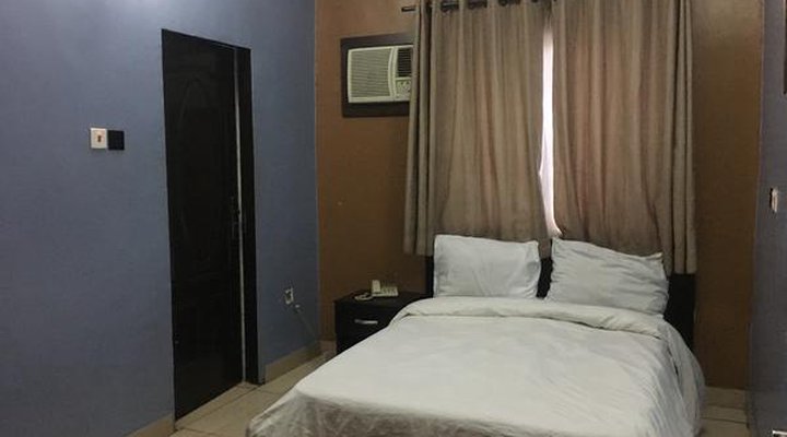 L'avalon Hotel and Suites