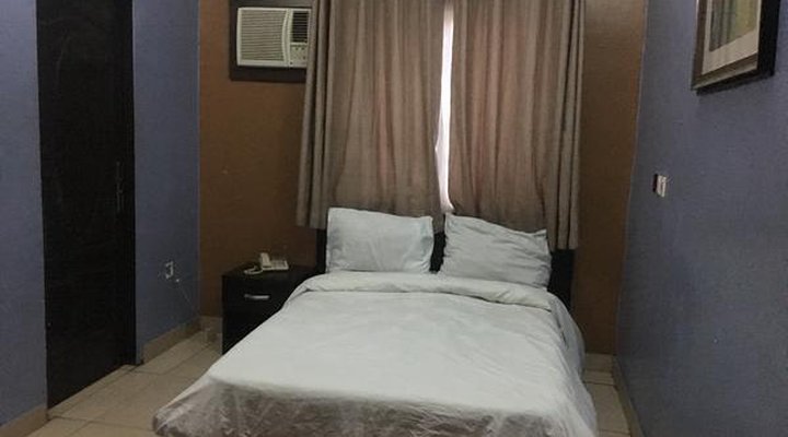 L'avalon Hotel and Suites