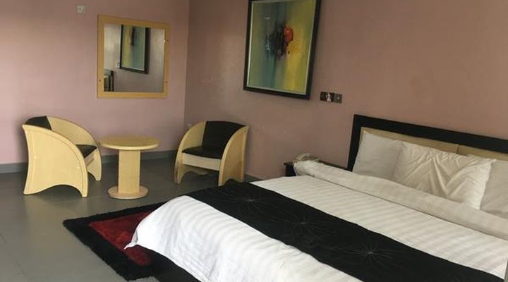 L'avalon Hotel and Suites