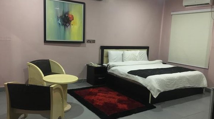 L'avalon Hotel and Suites