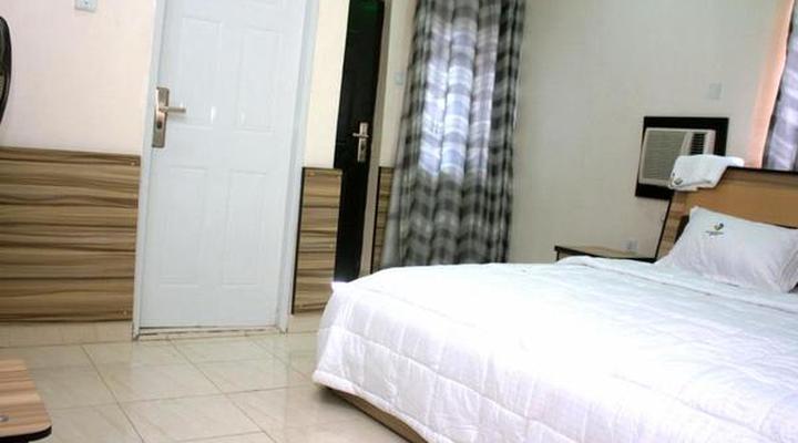 Mayoral Hotel & Suites