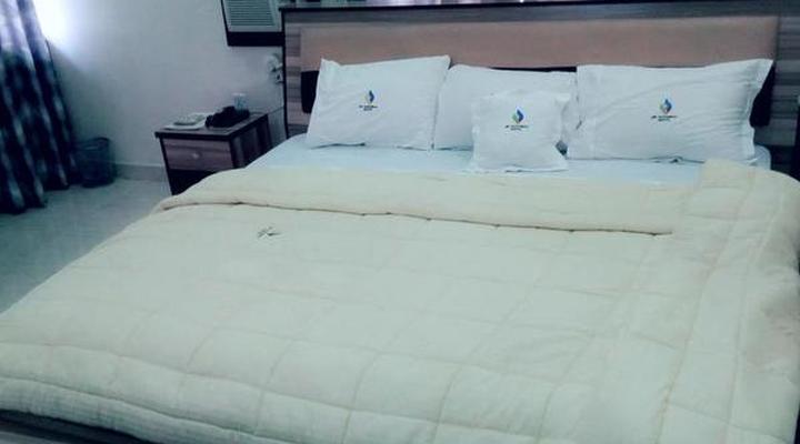 Mayoral Hotel & Suites