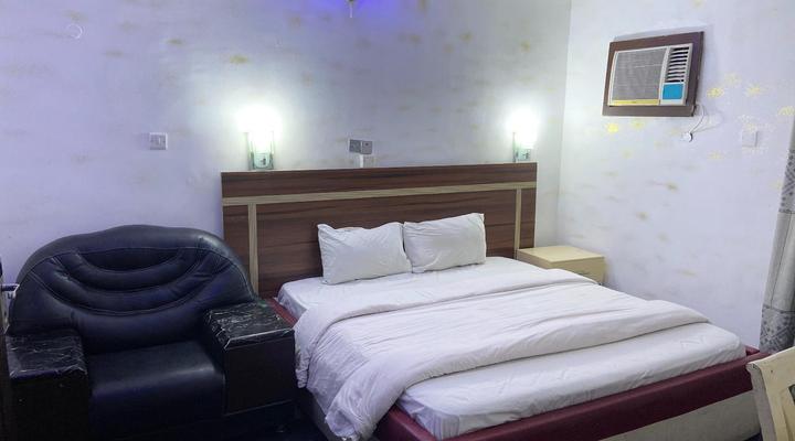 D'Luxx Villa and Suites