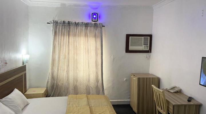 D'Luxx Villa and Suites