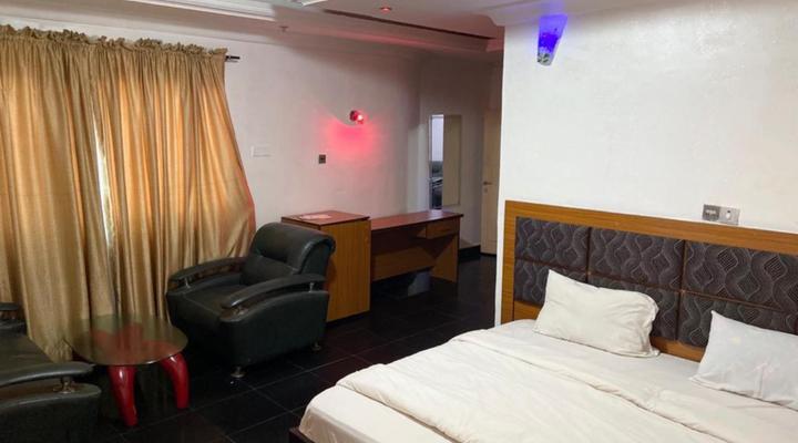 D'Luxx Villa and Suites