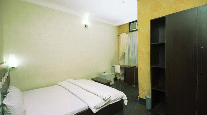 Grace Manor Hotel and Suites