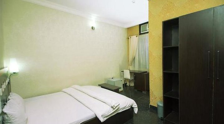 Grace Manor Hotel and Suites