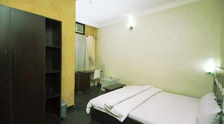 Grace Manor Hotel and Suites